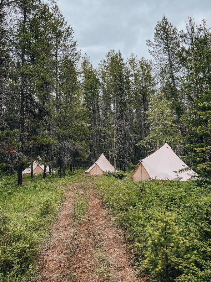 Wander Camp Glacier Hotel Coram Bagian luar foto